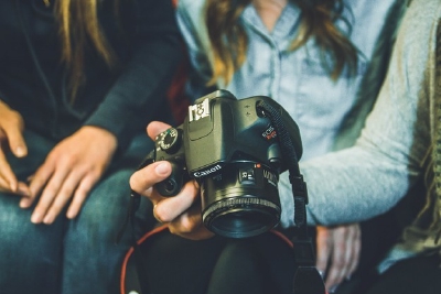 APS-C画幅相机还能买吗？市售半画幅相机推荐