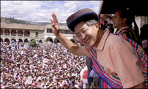 Alberto Fujimori waving to crowd