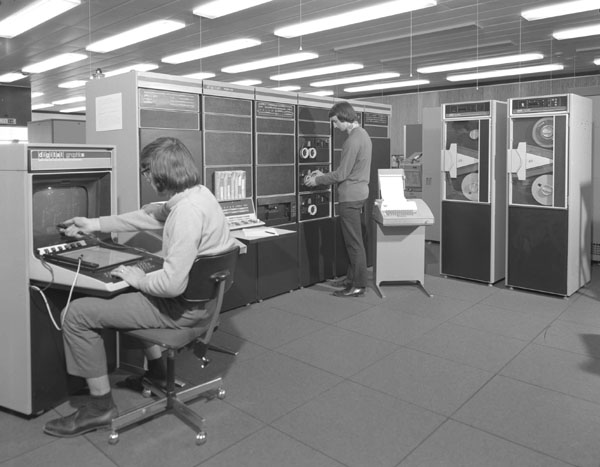 Julian Gallop and Tony Burraston using the VT15