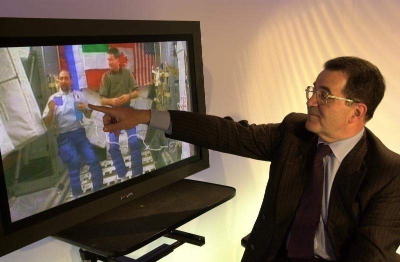 Interactive conference between Romano Prodi, President of the EC, and the astronaut Umberto Guidoni
