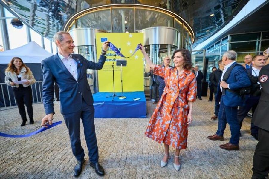 Hadja Lahbib, a la derecha, y Thomas de Bethune