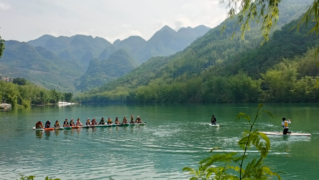 �㶫��ǭЭ��ǭ���Ϲ������ƻ�ͨ����ý��+�����ܰ��̴����ο�����ҵ��������չ��