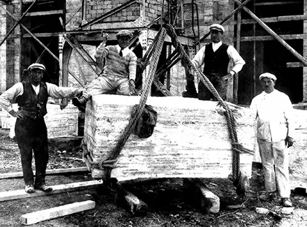 Workers posing with a decoration stone of the Palais des Nations