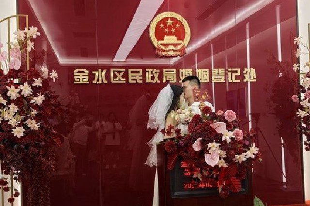 “520”撞上“小满” 郑州共有2314对新人领证