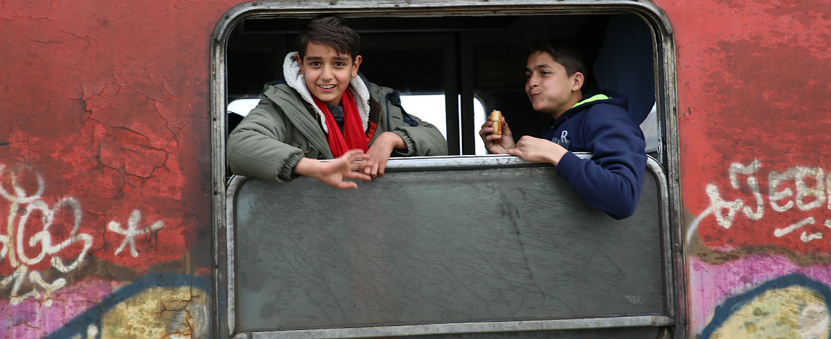 Дети-мигранты в поезде