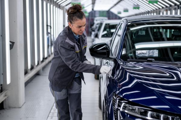 Electric car production - France