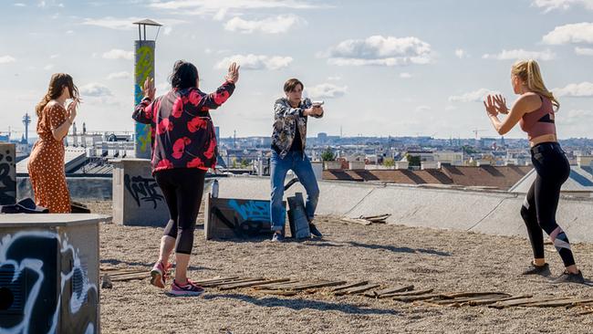 © ORF/Satel Film/Petro Domenigg "Soko Donau - Freier Fall": Amelie Hennig (Theresa Zach), Maria Happel (Dr. Franziska Beck), Nikolaas von Schrader (Fabian Wimmer), Lilian Klebow (Penny Lanz)