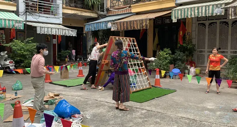 Creating mobile/pop-up playgrounds for children in response to COVID-19 in Hanoi