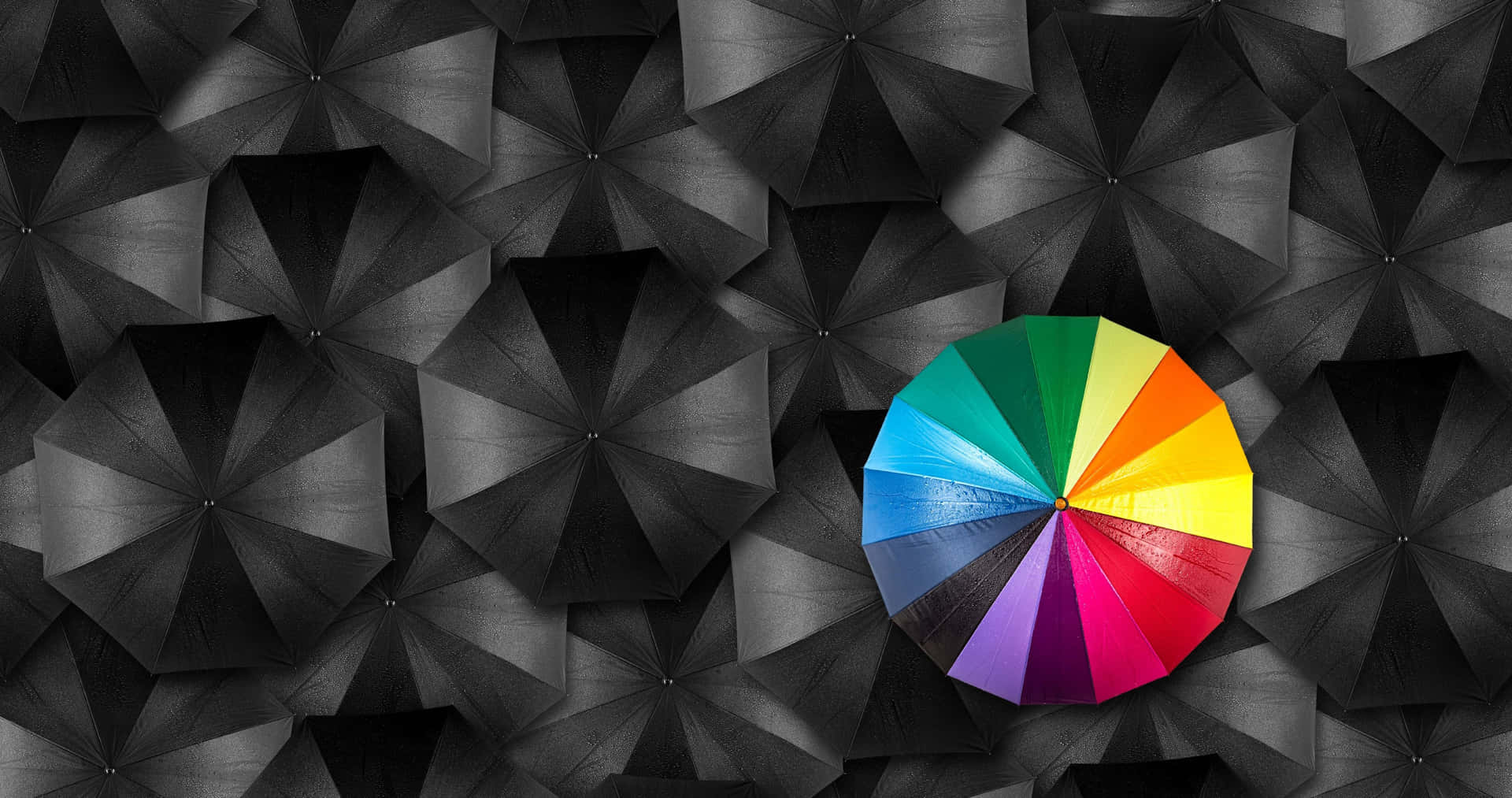 Sebuah Senja Emas Yang Indah Di Garis Langit Kota Yang Damai Wallpaper