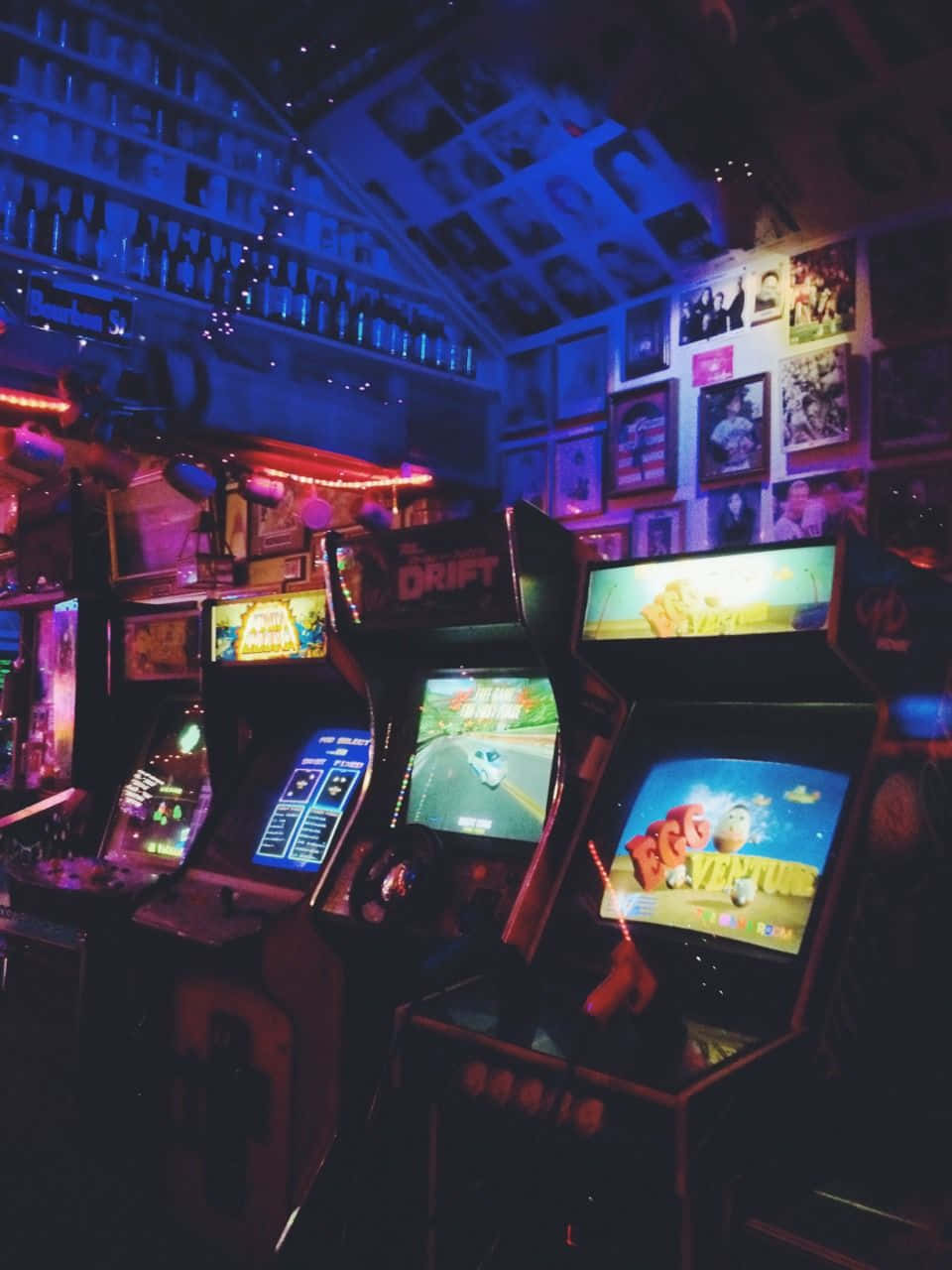 Salle De Jeux D'arcade Rétro Des Années 80 Fond d'écran
