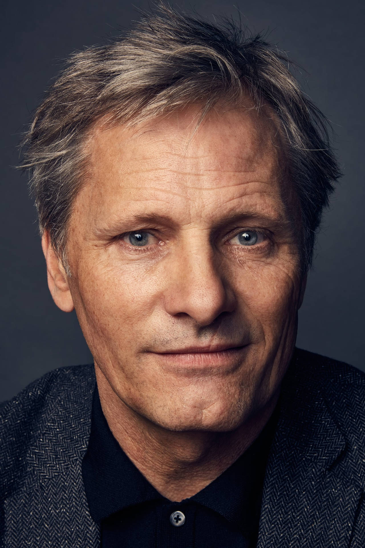 Deens-amerikaanse Acteur Viggo Mortensen Voor Thewrap Fotoshoot Achtergrond