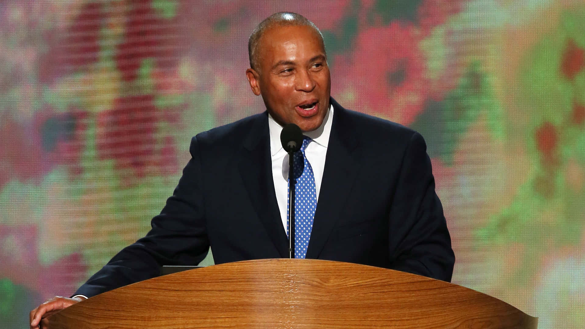 Devalpatrick Bakom Talarstolen. Wallpaper