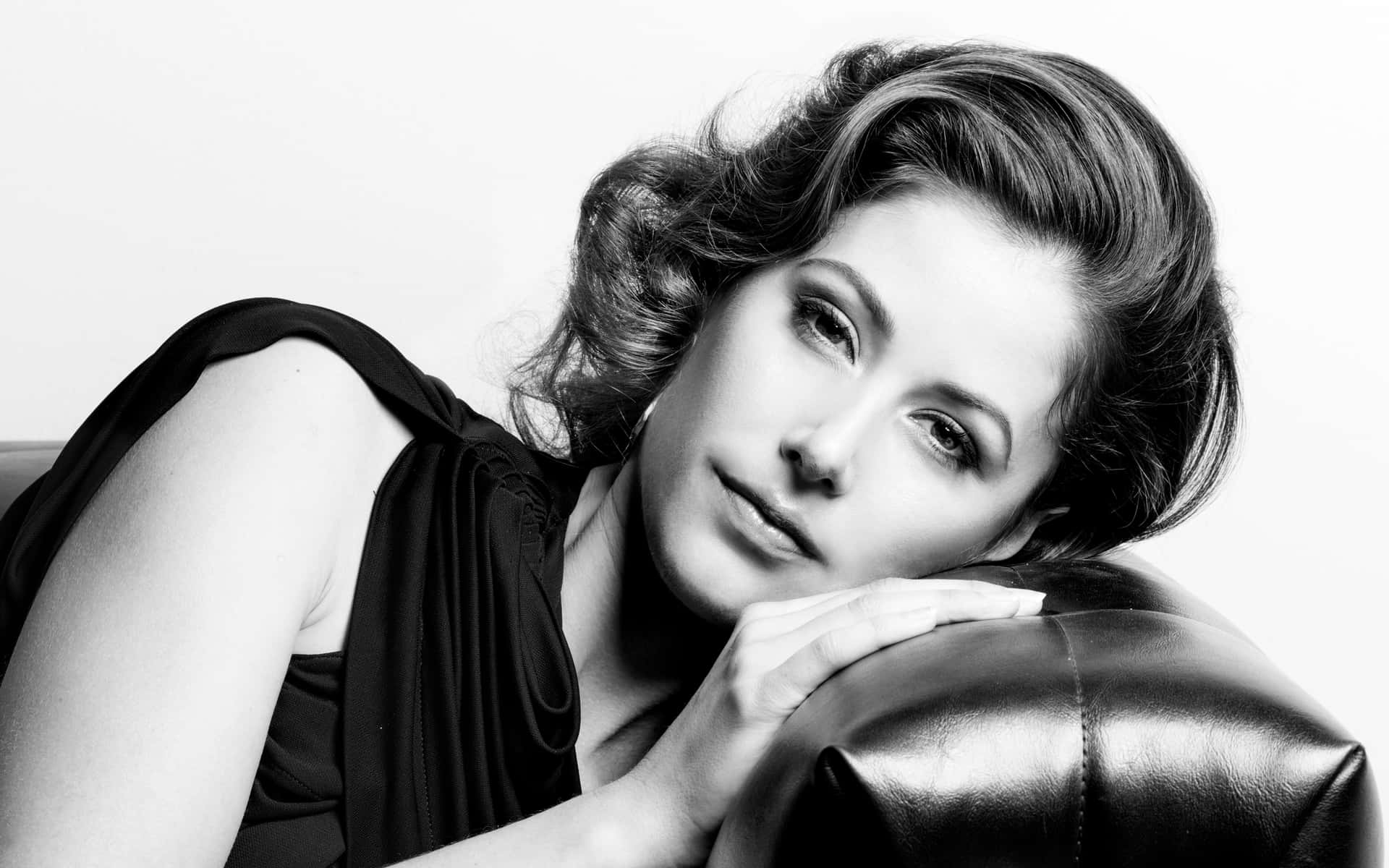 Elegante Zwart-wit Portret Van Vrouw Achtergrond