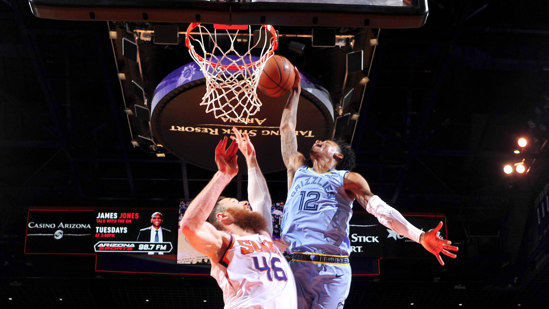 Jamorant Encesta En El Partido Entre Los Grizzlies Y Los Suns Fondo de pantalla