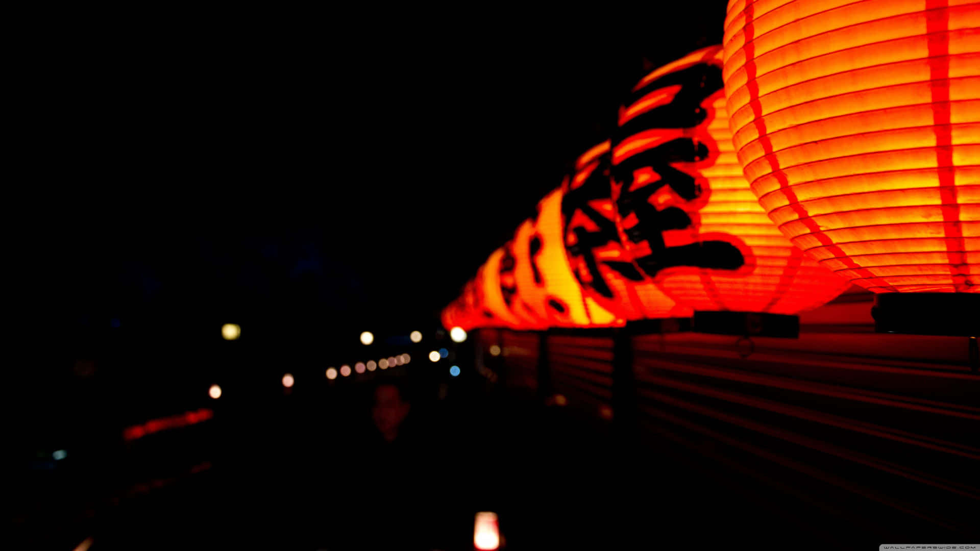 Paisagenstradicionais Japonesas Iluminam Uma Cena De Desktop. Papel de Parede