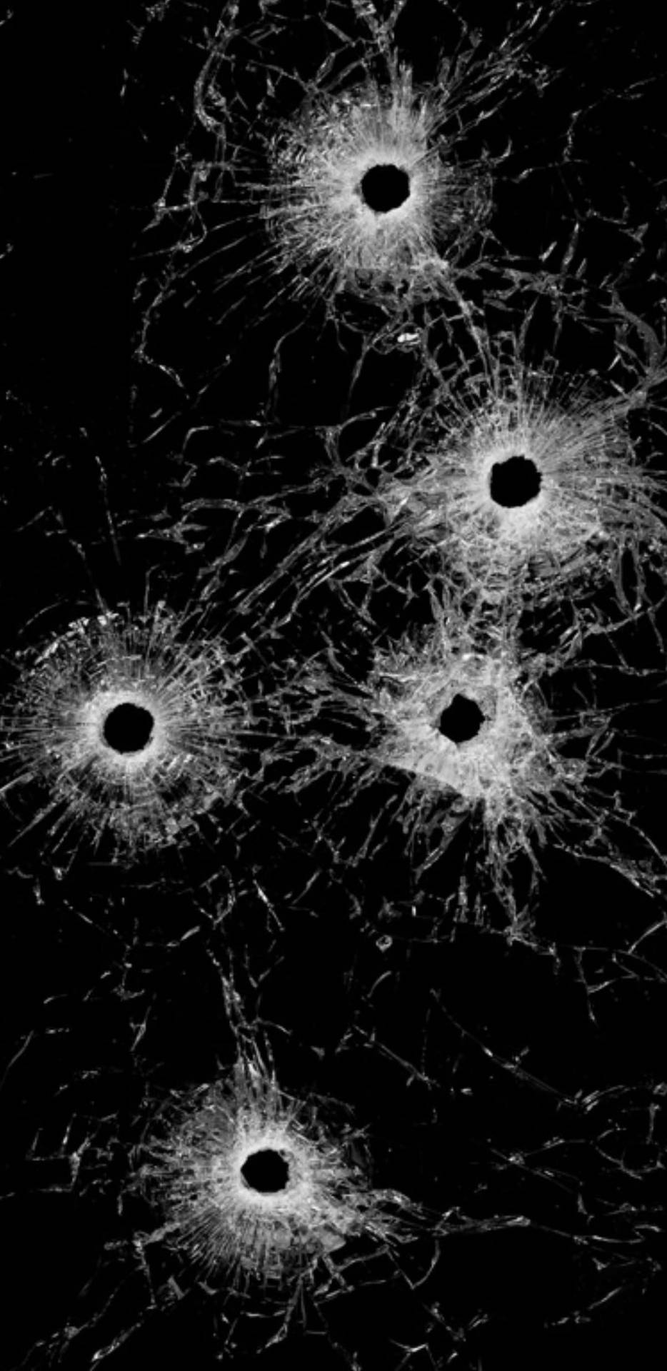 Mehrereeinschusslöcher Auf Einem Zerbrochenen Computerbildschirm Wallpaper