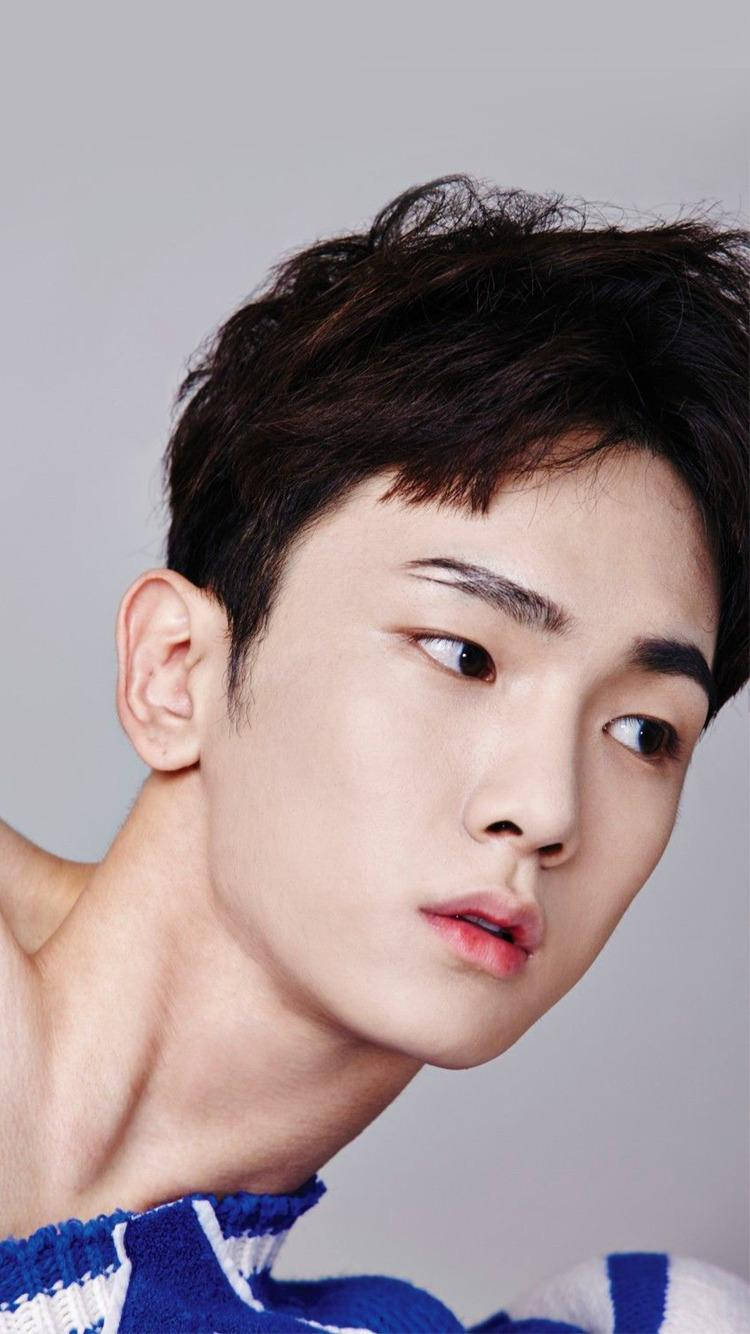 Skinnende Key Close-Up med flydende design Wallpaper