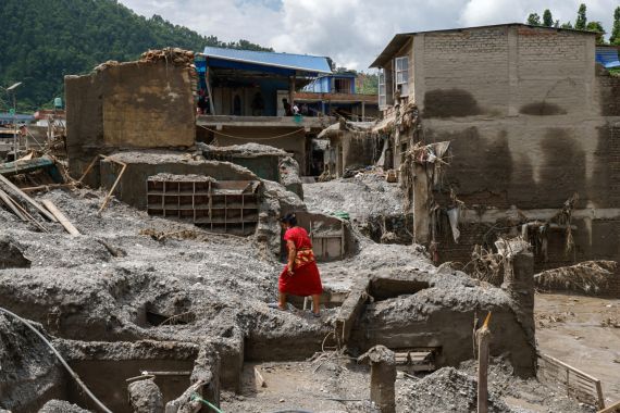 In pictures: Devastation from the Nepal-China floods