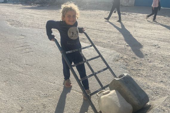 صور متنوعة لسيارات المياه الغير منتظمة وهي تحاول سد رمق النازحين في غزة