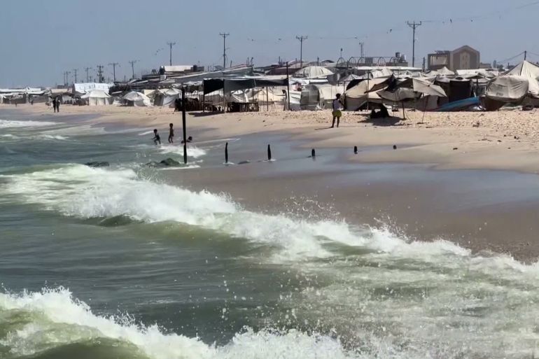 تلوث مياه البحر يفاقم الأزمتين الصحية والبيئية في قطاع غزة