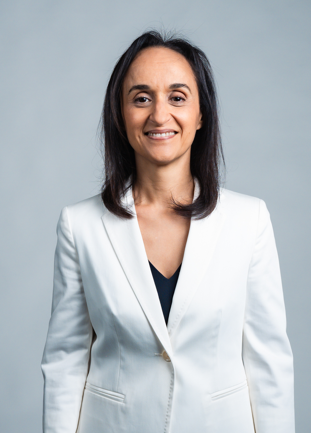 A person in a white suit
Description automatically generated