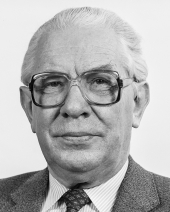 Kai Uwe von HASSEL