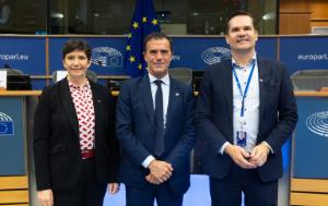 Picture of the Members of the Bureau at the Constitutive Meeting of the D-UK