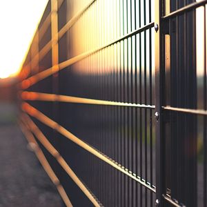 Migration, fence