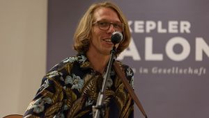 Blonder Engel; Credit: Petra Moser