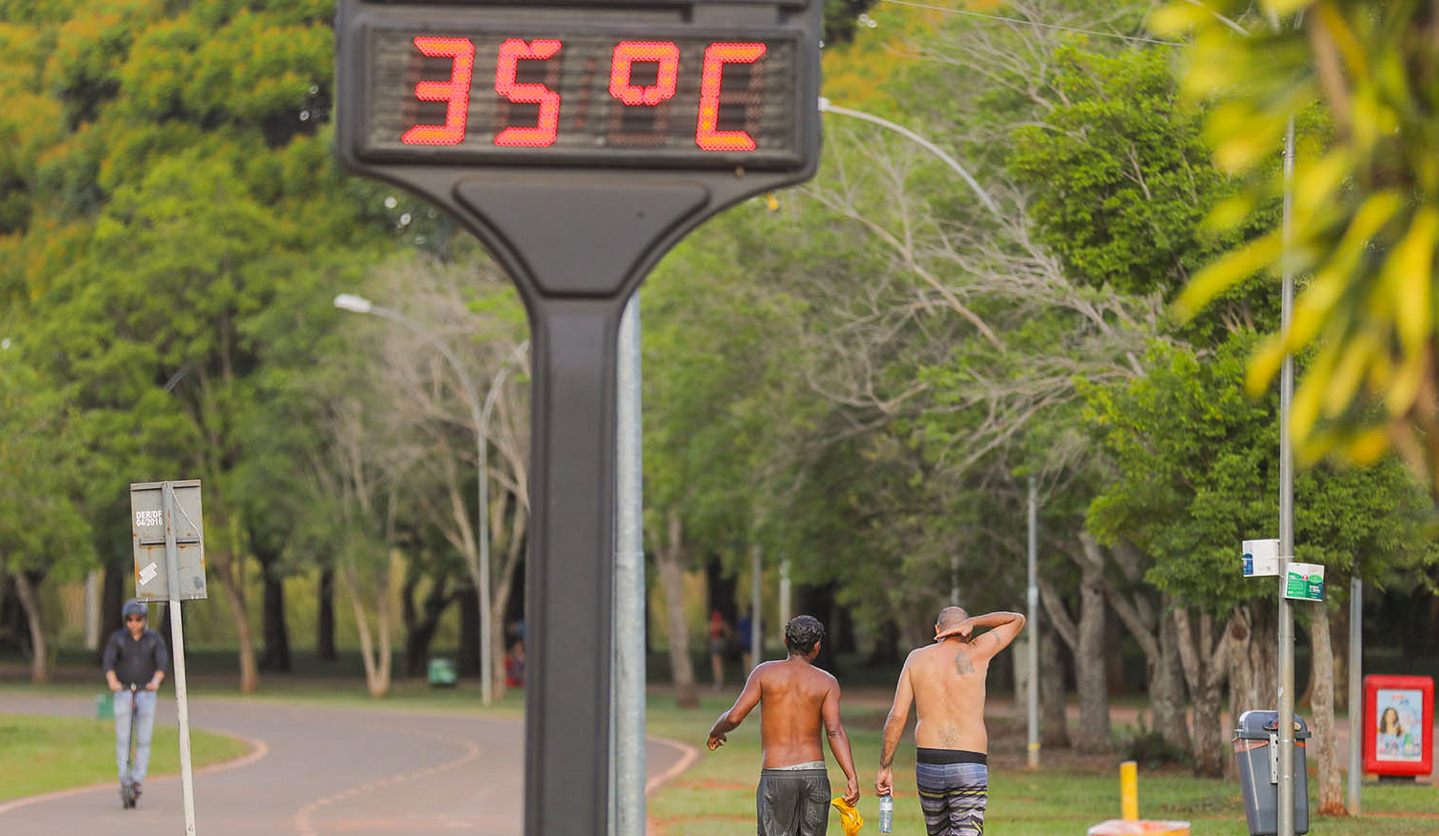 Capa da notícia: Distrito Federal e mais 11 estados são atingidos pela terceira onda de calor do ano