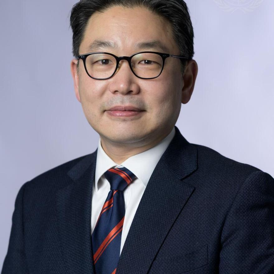 Minhong Yi