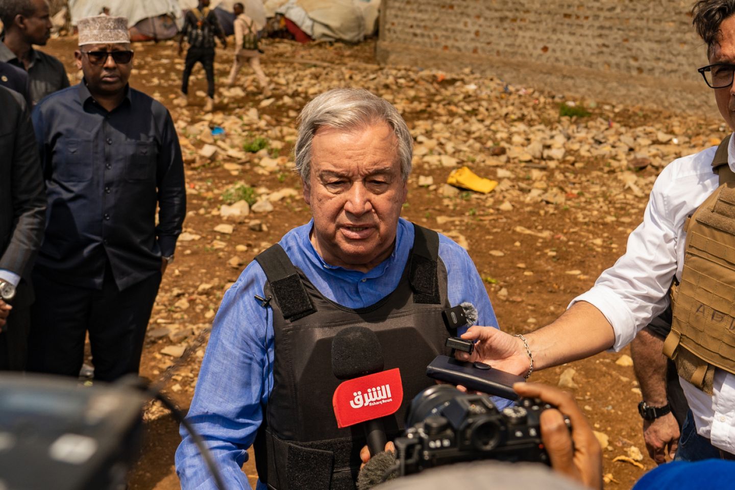 António Guterres visita un campamento para desplazados internos en Somalia y responde a las preguntas de la prensa.