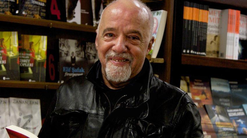 Paulo Coelho at a bookstore