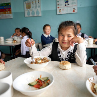 Children are having theirs meals in their school 