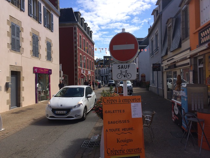 Rue principale en été