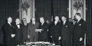 Signature of the Paris Treaty<br />