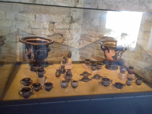 Apulian pottery