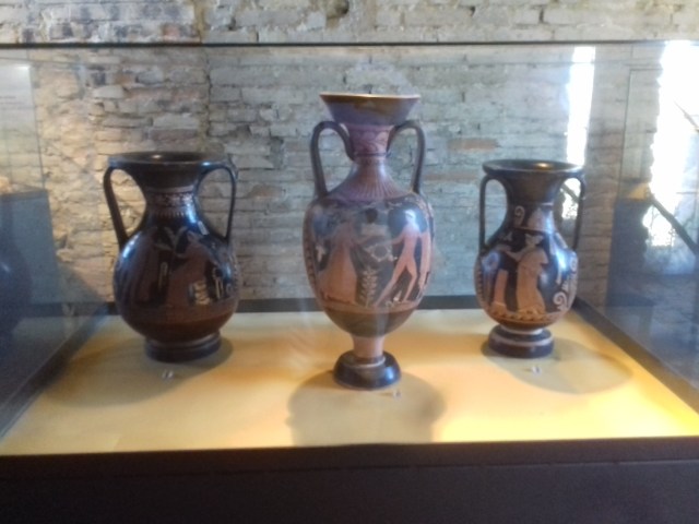 Apulian vases
