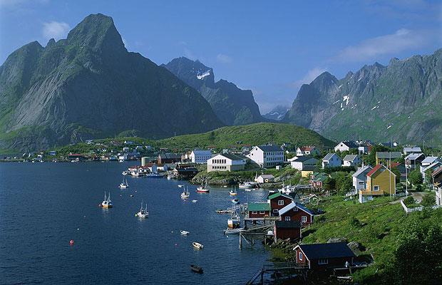 norway-village_1446420i
