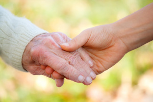 fotolia_37876666_handsyoungold1