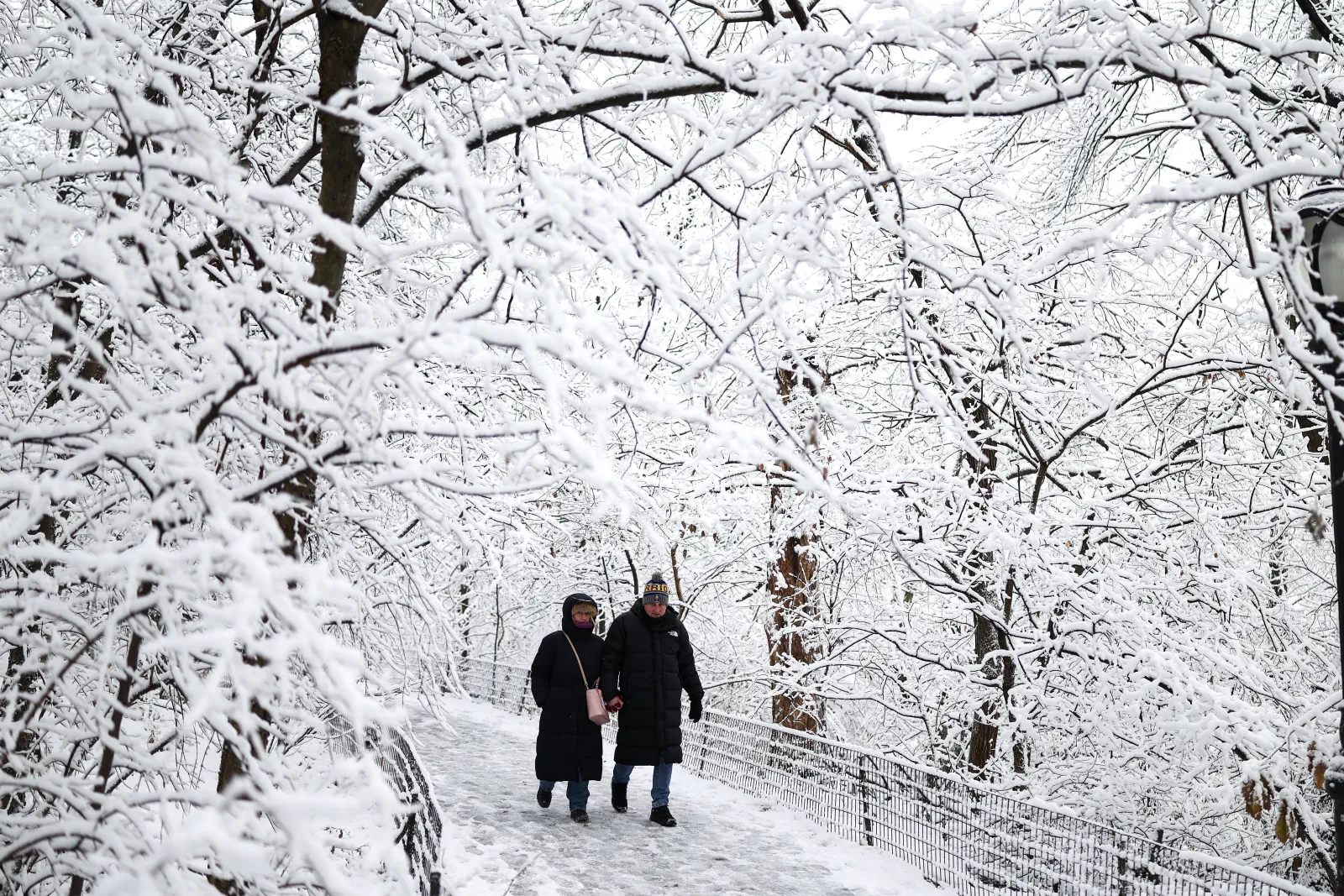 Winter Storm Warning As 35 Inches Of Snow to Hit
