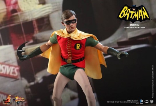 Robin con il Batrang
