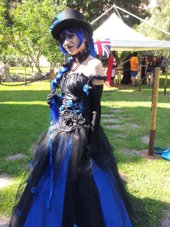 Cosplay nel giardino del castello