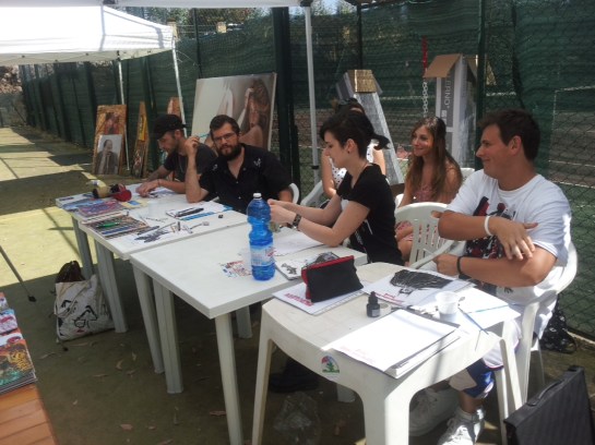 Foto di gruppo dei disegnatori presenti.