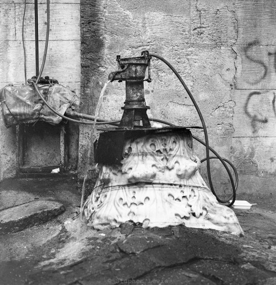 Spolia, inner courtyard, Rüstem Paşa Hanı (aka Kurşunlu Han), Perşembe Pazarı, Istanbul. Print of b/w negative, Rolleiflex Xenotar f2.8, 2002. Click to enlarge.
