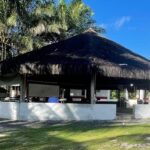 Investigação sobre educação escolar indígena revela a produção e os principais recortes das pesquisas em nível de pós-graduação Fotografia da Área externa do Colégio Estadual Indígena Tupinambá de Acuipe de Baixo