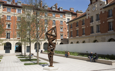 Cour végétalisé de la caserne des Minimes 3e.