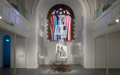 Oeuvres dans une chapelle 