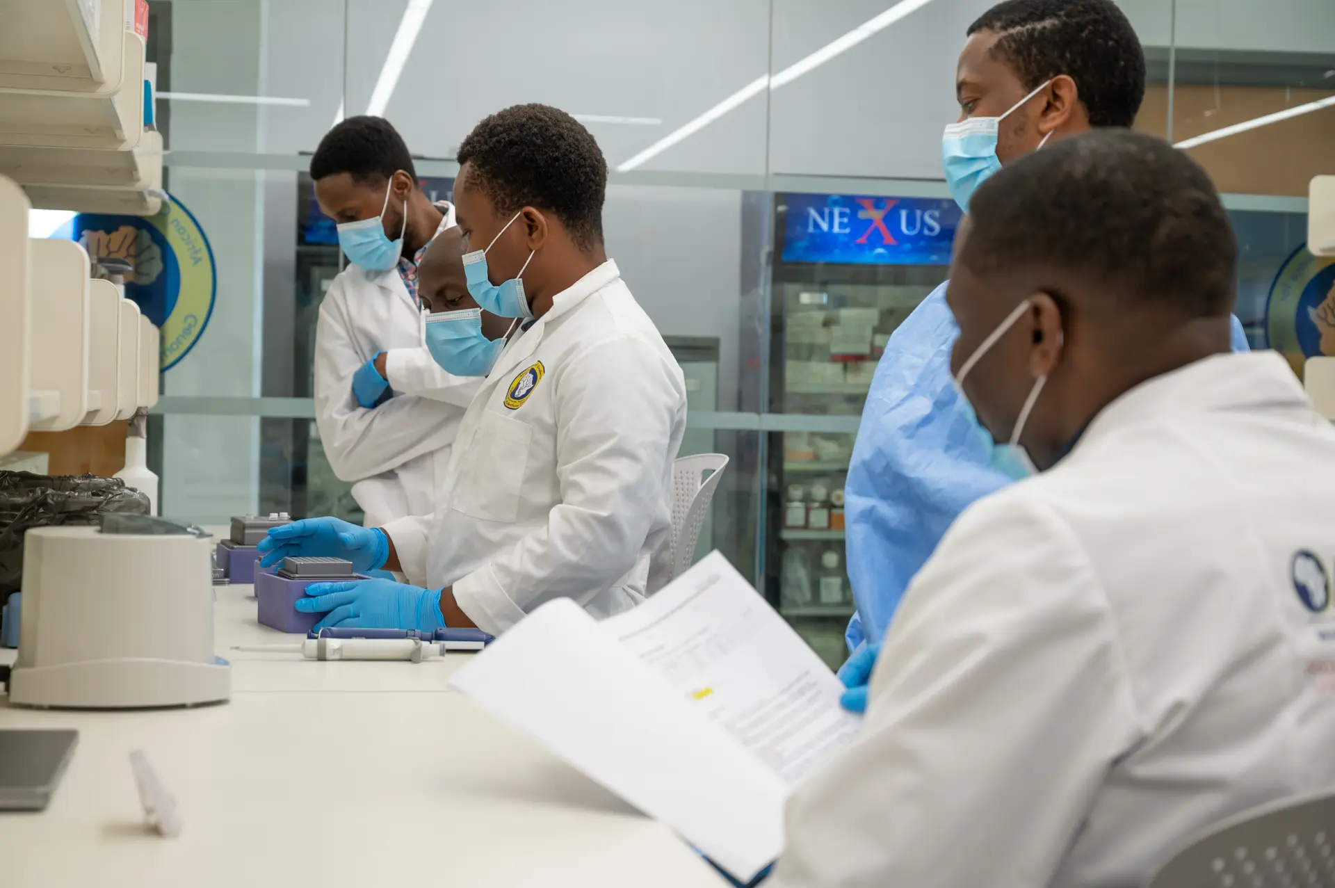 Sentinel scientists collaborating to sequence mpox samplesKat Kendon—Kendon Photography
