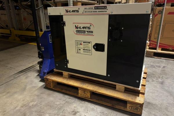 A diesel generator labelled "hi-EARNS" is placed on a wooden pallet in a warehouse setting. The generator is air-cooled and marked as "silent" with a model number DG15000SE(3). It is surrounded by other boxed equipment stored on shelves.